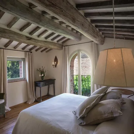 Ritzy On A Wine Estate In With Pool Arezzo